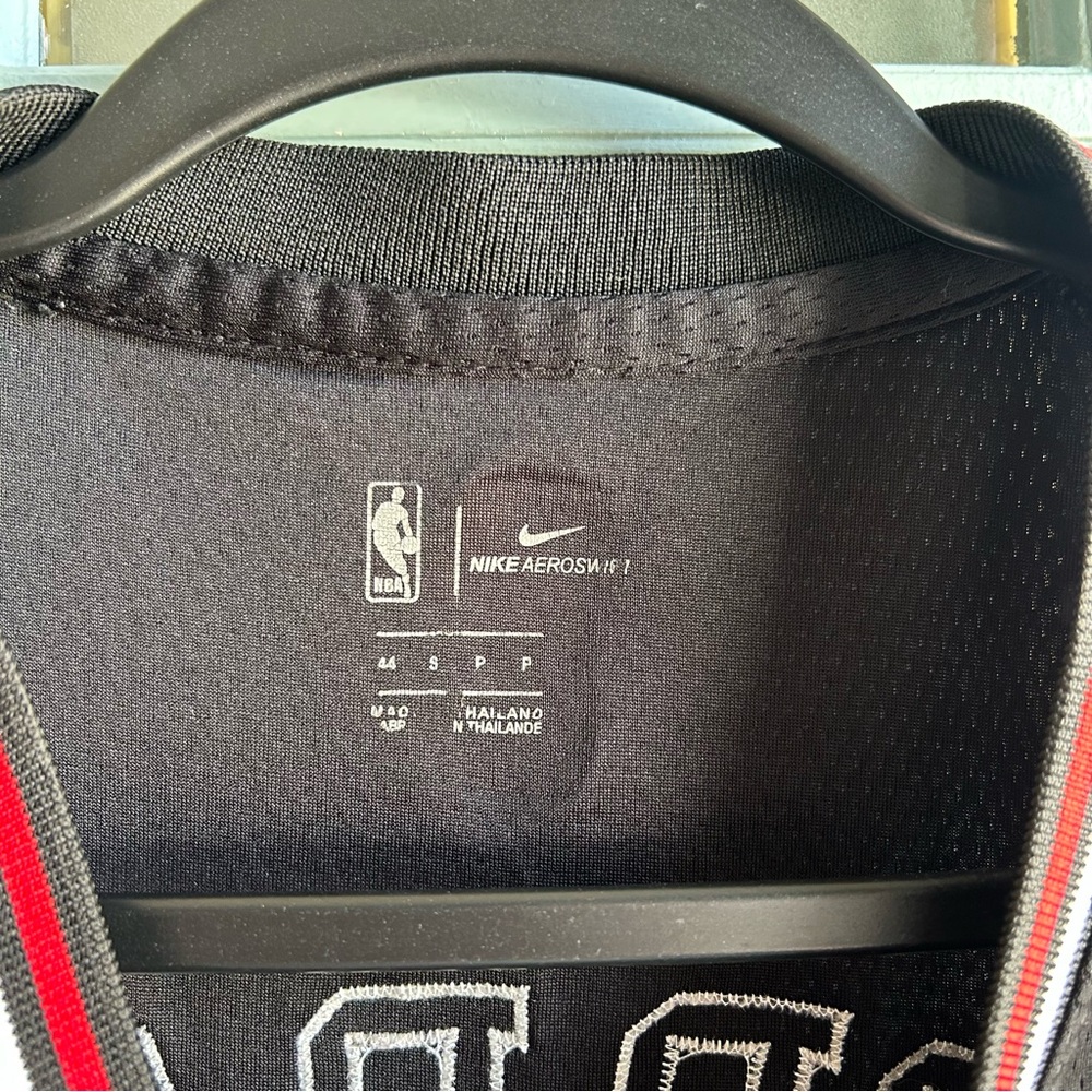 Nike Aeroswift Chicago Bulls Michael Jordan NBA Basketball Jersey #23 Black 44 S - Picture 10 of 11